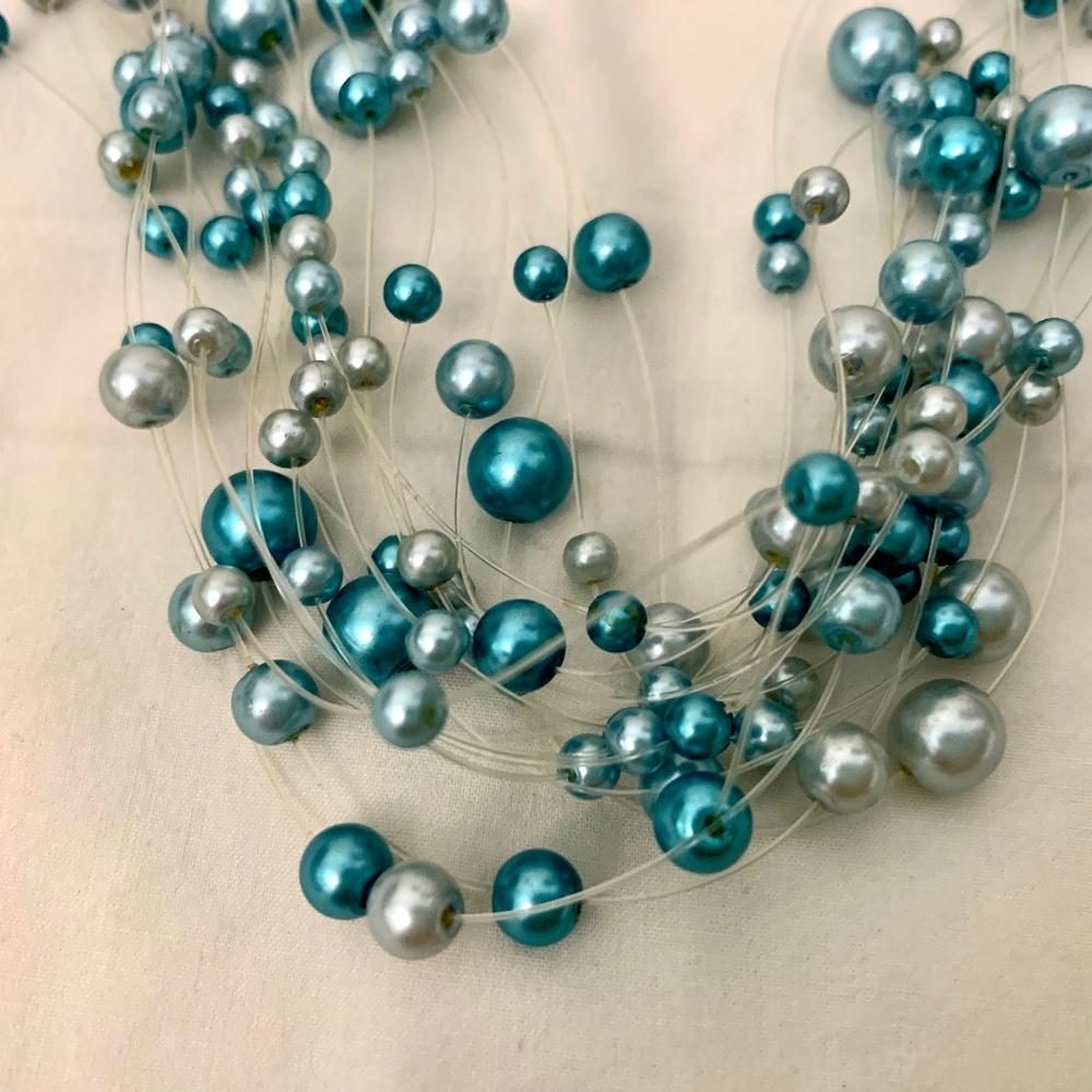 Vintage Unique Floating Pearl Necklace